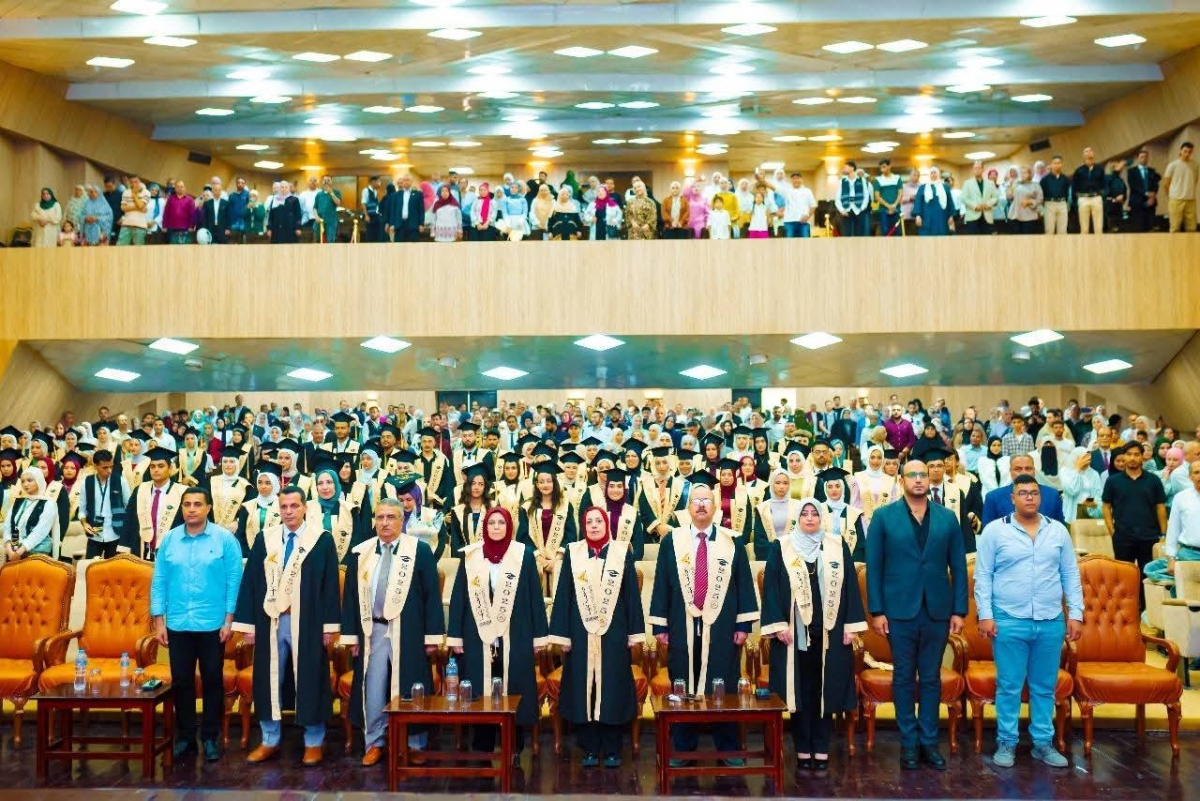 نائب رئيس جامعة بنها للدراسات العليا تشهد حفل تخريج دفعة جديدة من طلاب كلية الطب البيطري