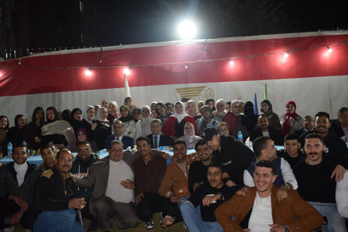 وسط اجواء رمضانية: نواب رئيس جامعة بنها يشاركون طلاب المدن الجامعية حفل إفطار رمضان