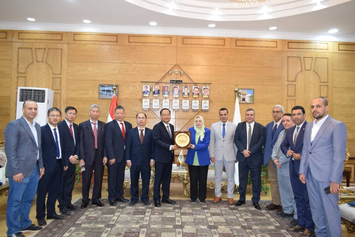 نائب رئيس جامعة بنها لشئون الدراسات العليا والبحوث تستقبل وفد أكاديمية جواندونج للعلوم الزراعية بالصين