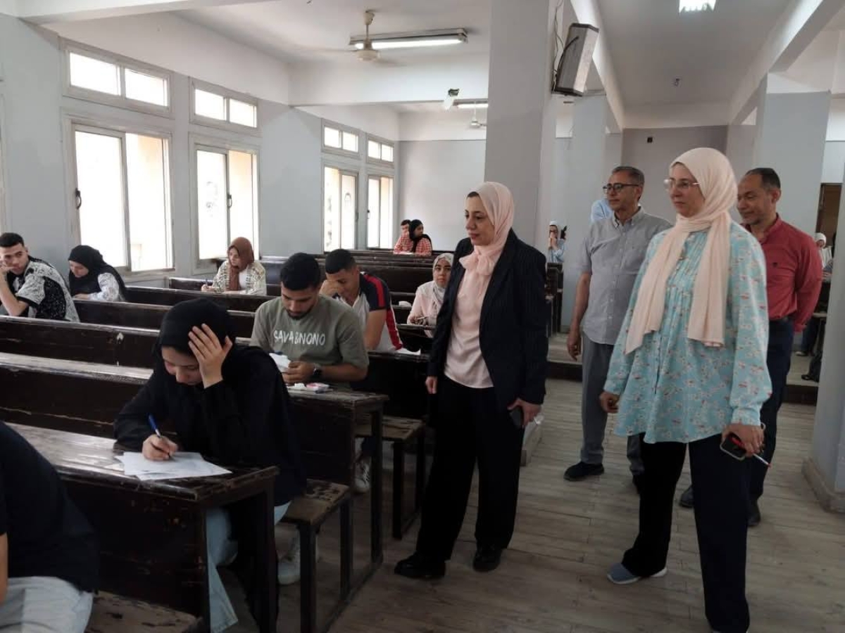نائب رئيس جامعة بنها لشئون الدراسات العليا والبحوث تتفقد امتحانات الفصل الدراسي الثاني